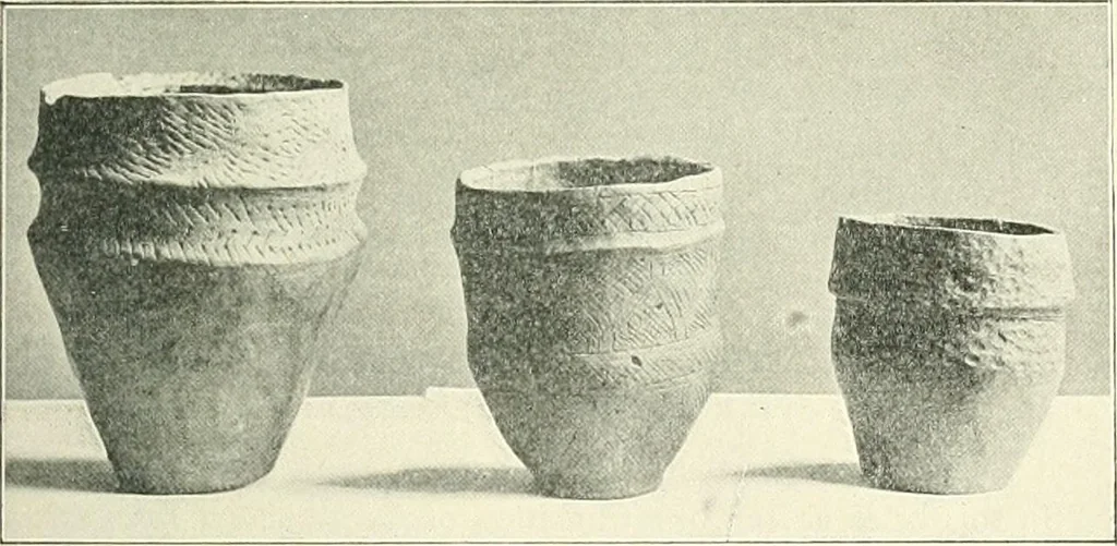 An illustration from Pottery & porcelain, a guide to collectors; containing nearly two hundred illustrations of specimens of various factories, nine coloured plates, and marks and monograms of all the important makers, 1912, leaf 28