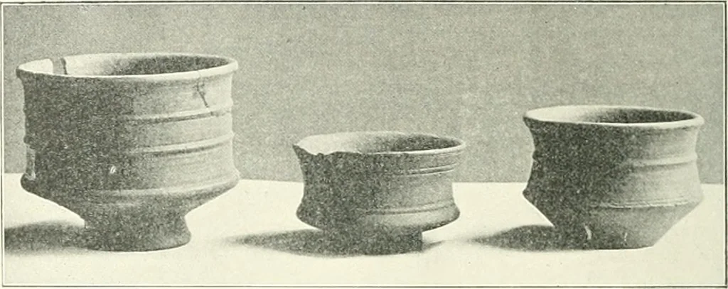 An illustration from Pottery & porcelain, a guide to collectors; containing nearly two hundred illustrations of specimens of various factories, nine coloured plates, and marks and monograms of all the important makers, 1912, leaf 29