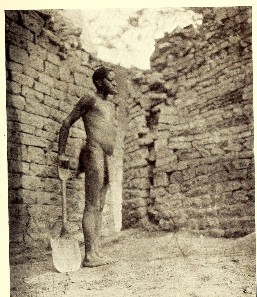 An illustration from Prehistoric Rhodesia; an examination of the historical, ethnological and archaeological evidencesas to the origin and age of the rock mines and stone buildings, with a gazetteer of mediaeval south -east Africa, 915 A.D. to 1760 A.D., and the countries of the Monomotapa, Manica, Sabia, Quiteve, Sofala, and Mozambique, 1909, leaf 555