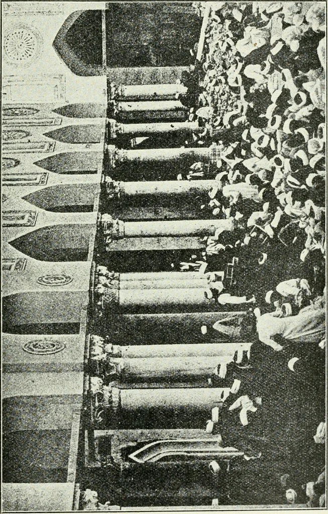 An illustration from Rambles in Cairo, 1917, leaf 24