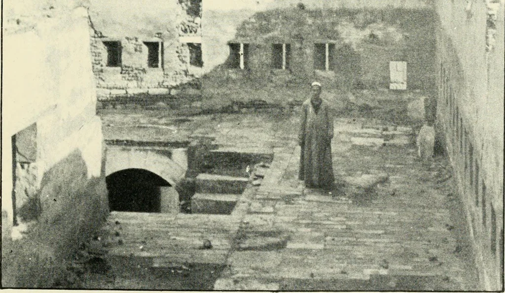 An illustration from Rambles in Cairo, 1917, leaf 42
