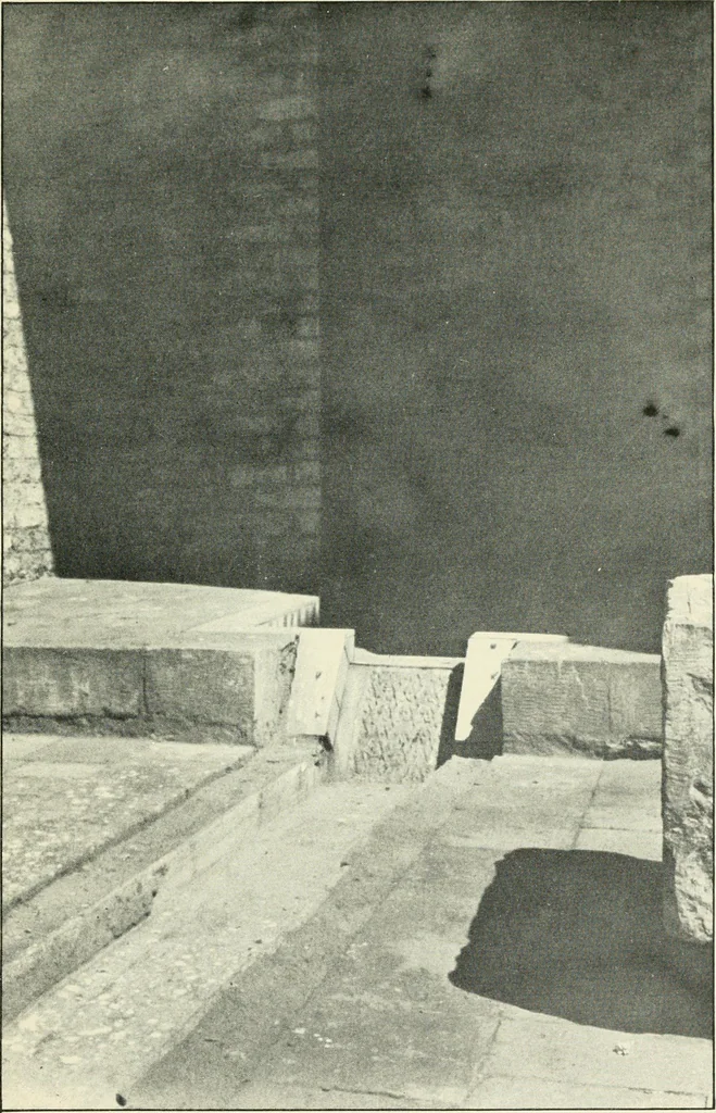 An illustration from Rambles in Cairo, 1917, leaf 68