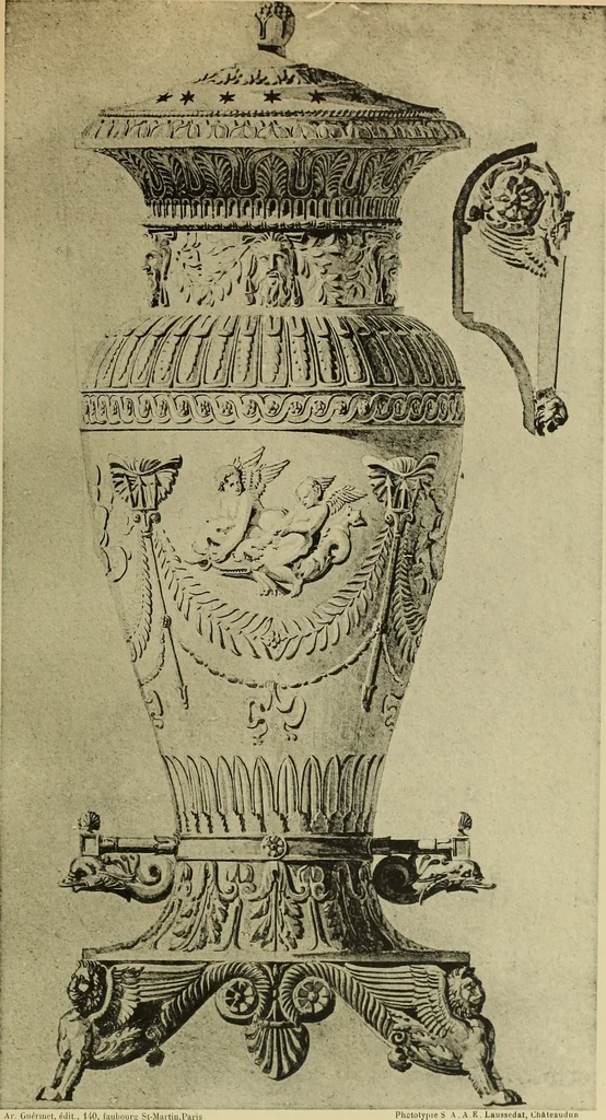 An illustration from Recueil de dessins d'orfevrerie du premier empire par biennais orfevre de Napoléon 1er et de la couronne, 1900, leaf 120
