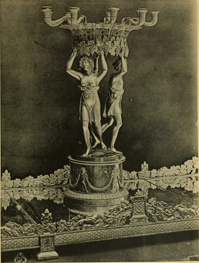 An illustration from Recueil de dessins d'orfevrerie du premier empire par biennais orfevre de Napoléon 1er et de la couronne, 1900, leaf 152