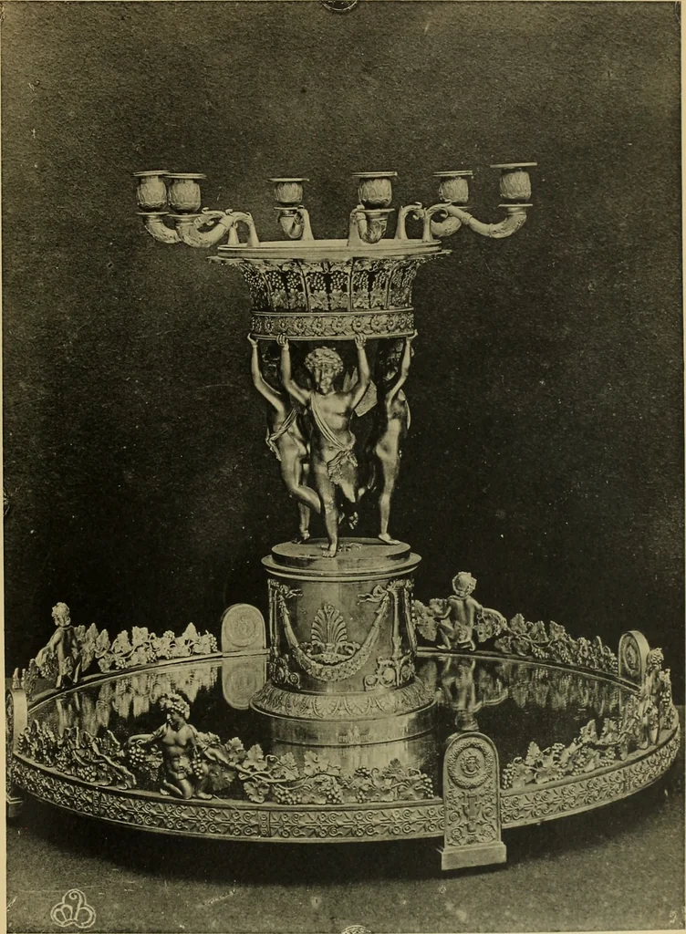 An illustration from Recueil de dessins d'orfevrerie du premier empire par biennais orfevre de Napoléon 1er et de la couronne, 1900, leaf 154