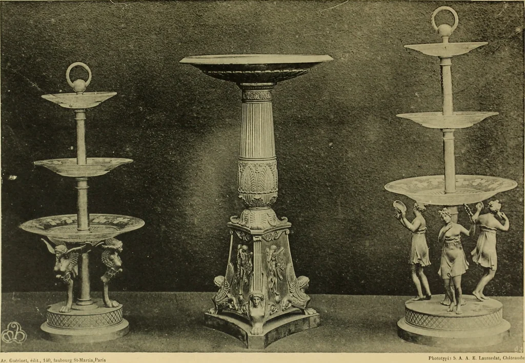 An illustration from Recueil de dessins d'orfevrerie du premier empire par biennais orfevre de Napoléon 1er et de la couronne, 1900, leaf 156