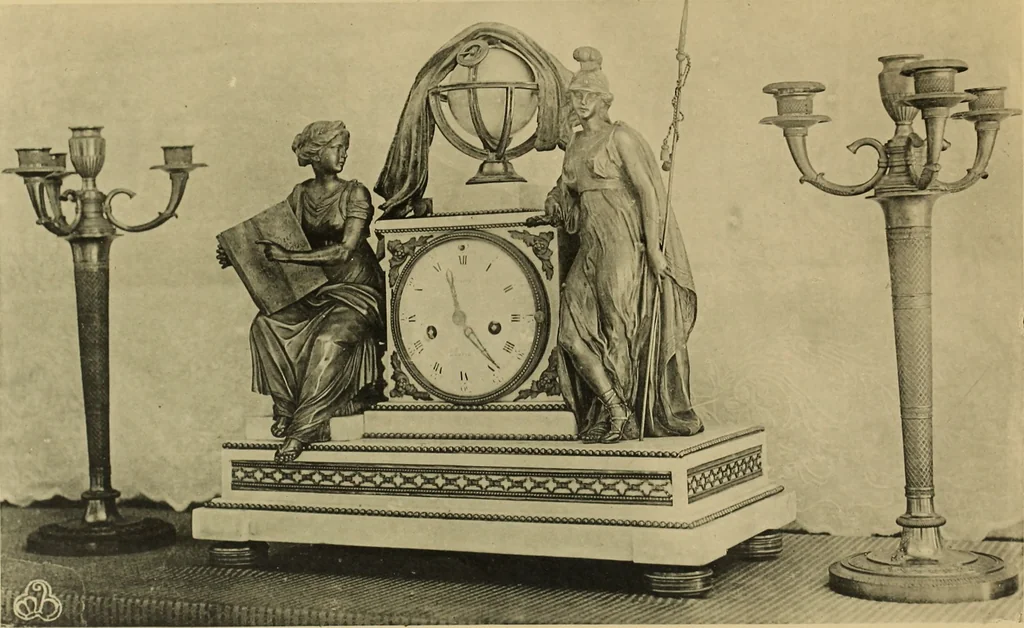 An illustration from Recueil de dessins d'orfevrerie du premier empire par biennais orfevre de Napoléon 1er et de la couronne, 1900, leaf 158