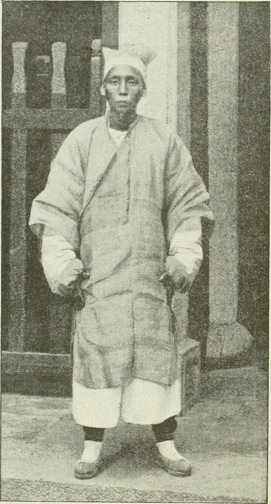 An illustration from The religious system of China, its ancient forms, evolution, history and present aspect, manners, customs and social institutions connected therewith. Published with a subvention from the Dutch colonial government, 1892, leaf 251