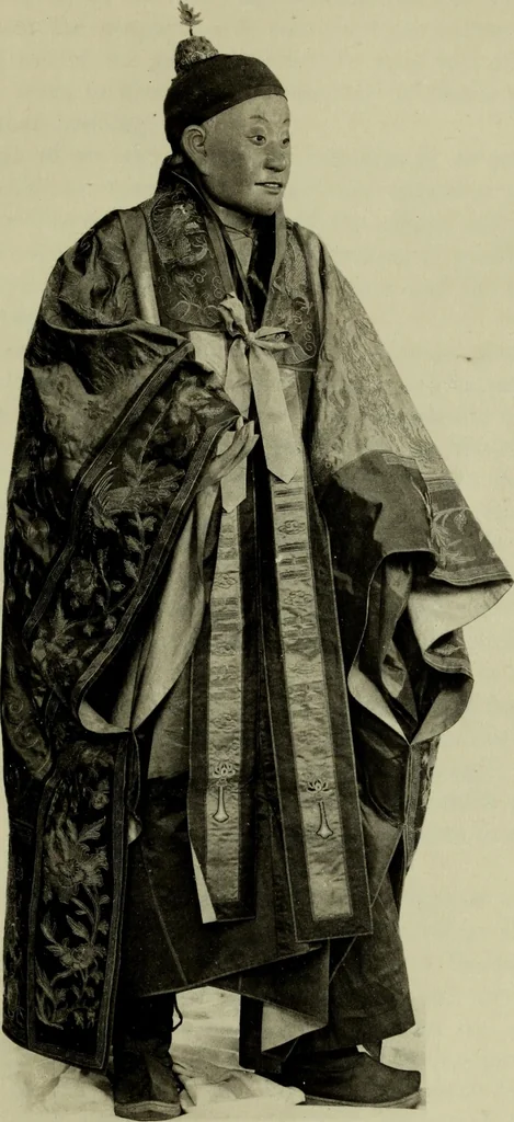 An illustration from The religious system of China, its ancient forms, evolution, history and present aspect, manners, custom and social institutions connected therewith, 1892, leaf 352