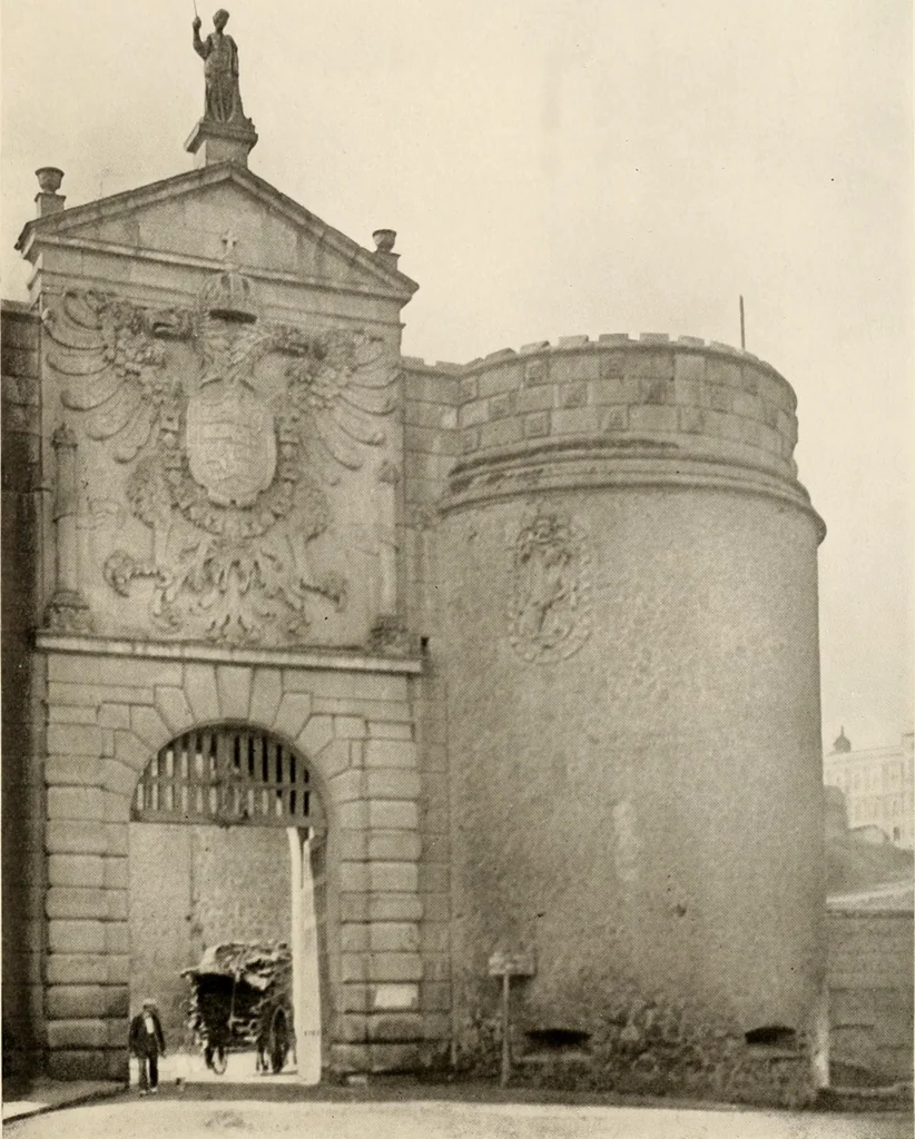 An illustration from The renaissance architectvre of central and northern Spain, a collection of photographs and measvred drawings,, 1920, leaf 126