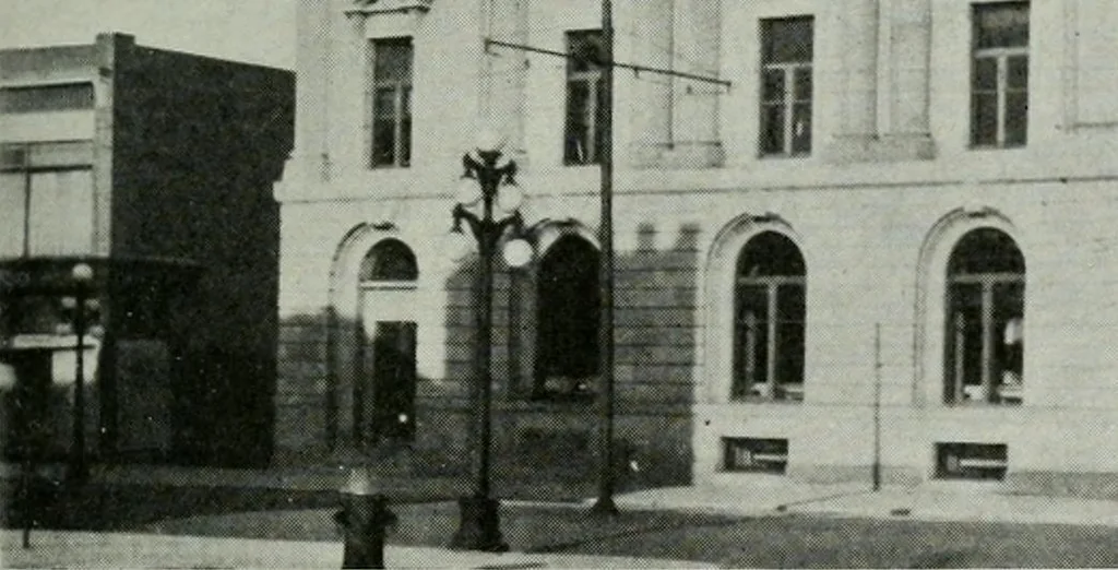 An illustration from Report on the building and ornamental stones of Canada, 1912, leaf 114