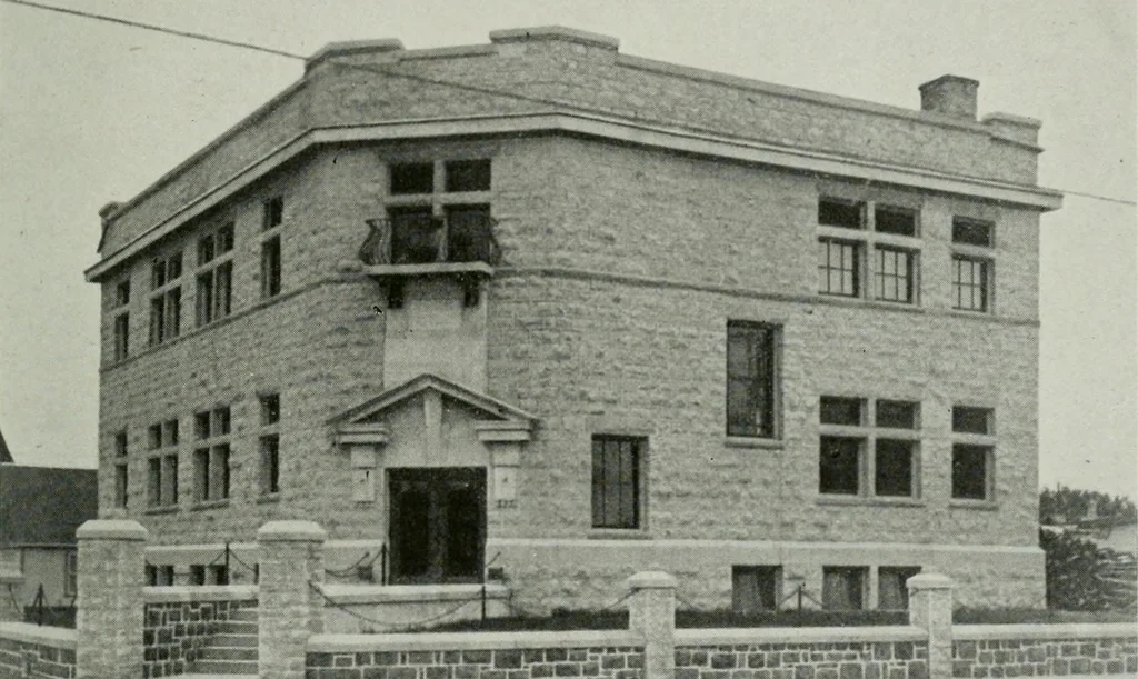 An illustration from Report on the building and ornamental stones of Canada, 1912, leaf 138