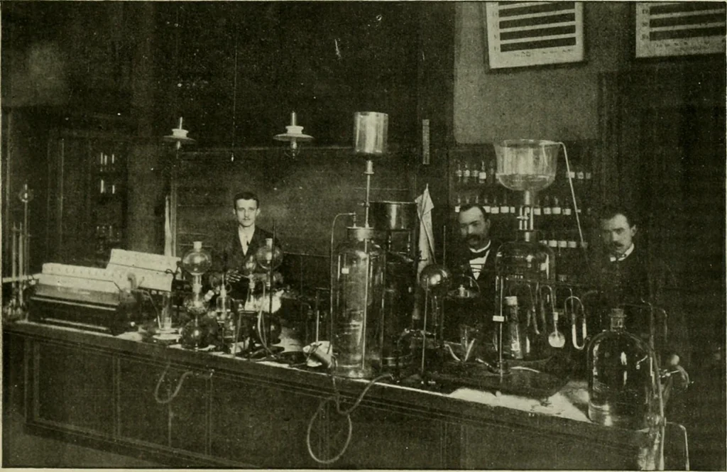 An illustration from Revue générale des mati`eres colorantes et des industries qui s'y rattachent, 1908, leaf 318