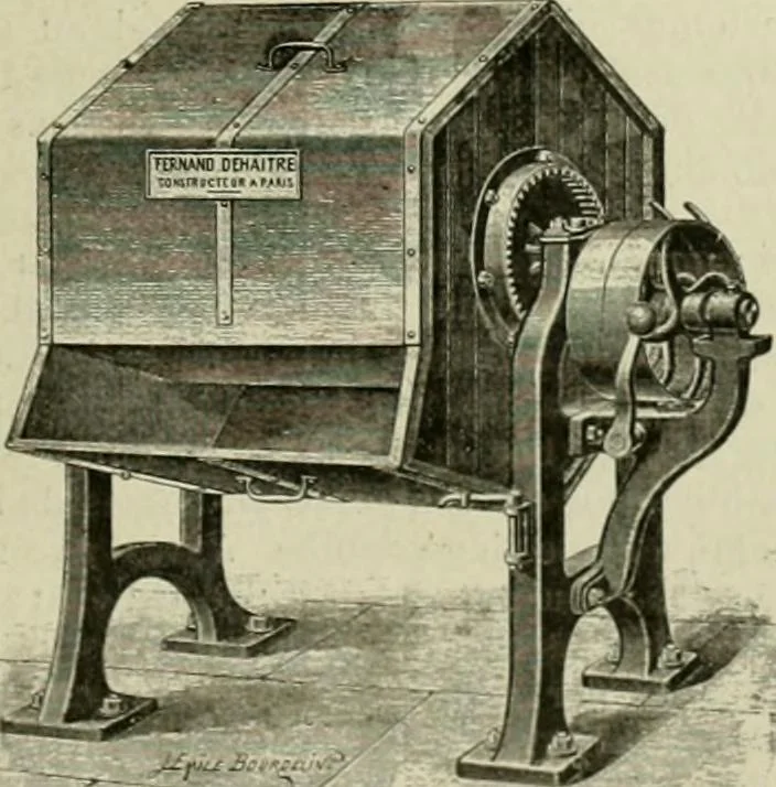 An illustration from Revue générale des mati`eres colorantes et des industries qui s'y rattachent, 1908, leaf 330