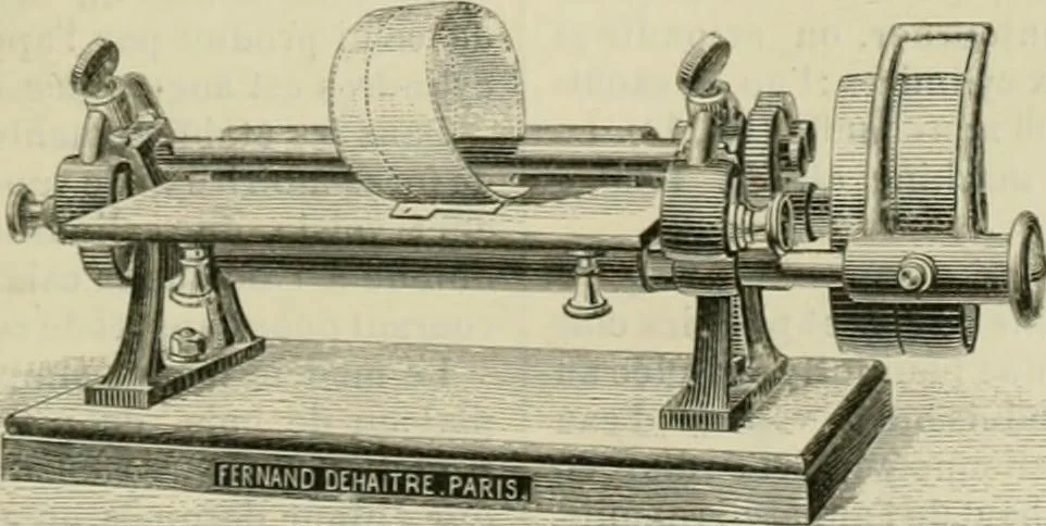 An illustration from Revue générale des mati`eres colorantes et des industries qui s'y rattachent, 1908, leaf 394