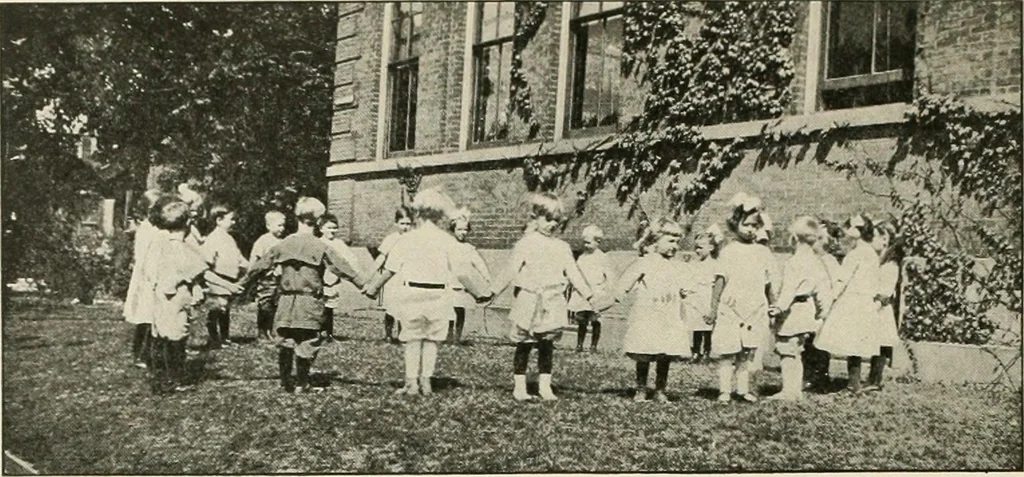 An illustration from Rhythmic action plays and dances; a book of original games and dances, arranged progressively, to Mother Goose and other action songs, with a teaching introductory; for the kindergarten, primary schools, playground and gymnasium, 1915, leaf 39