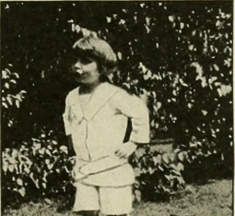 An illustration from Rhythmic action plays and dances; a book of original games and dances, arranged progressively, to Mother Goose and other action songs, with a teaching introductory; for the kindergarten, primary schools, playground and gymnasium, 1915, leaf 52