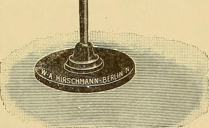 An illustration from Röntgenphotographie : Anleitung zu leicht auszuführenden Arbeiten mit statischer und galvanischer Elektrizität unter besonderer Berücksichtigung der Influenz-Elektrisiermaschine, 1908, leaf 38