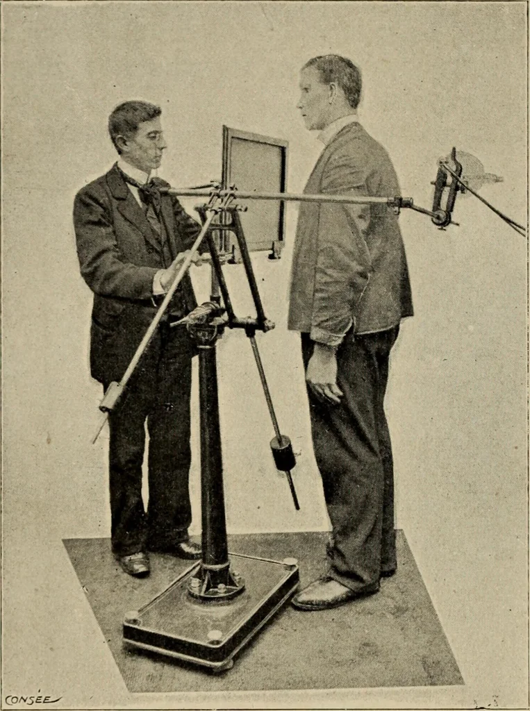 An illustration from Röntgentechniek : therapeutische beteekenis der "X" -stralen en der stoomen van hooge fréquentie, 1904, leaf 57