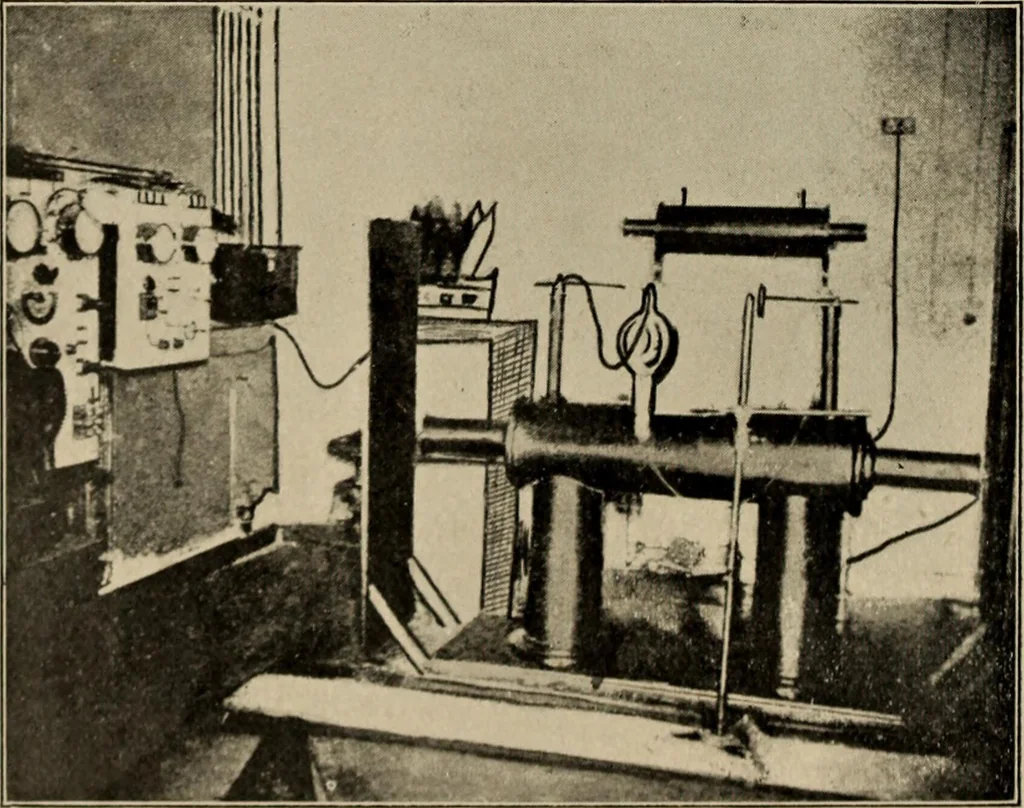 An illustration from Röntgentechniek : therapeutische beteekenis der "X" -stralen en der stoomen van hooge fréquentie, 1904, leaf 69