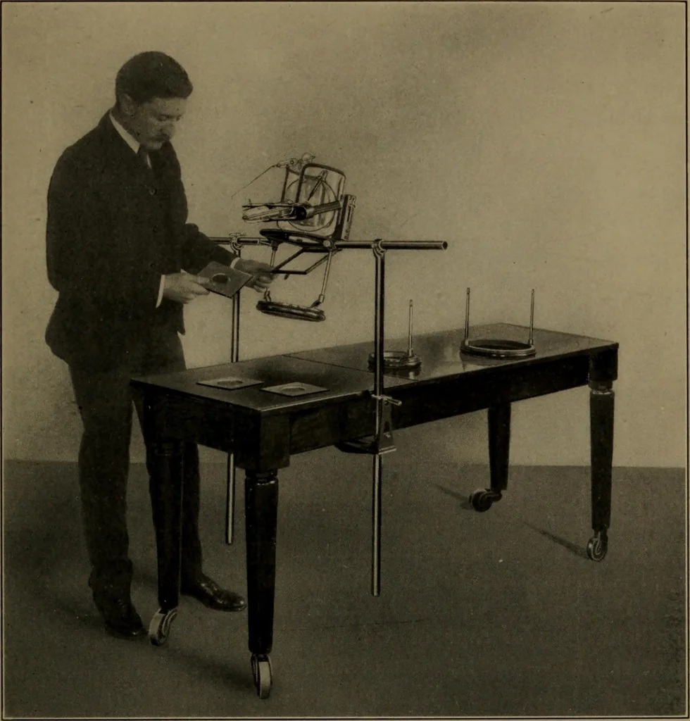 An illustration from Roentgen radiographic table and several other new things, 1906, leaf 6