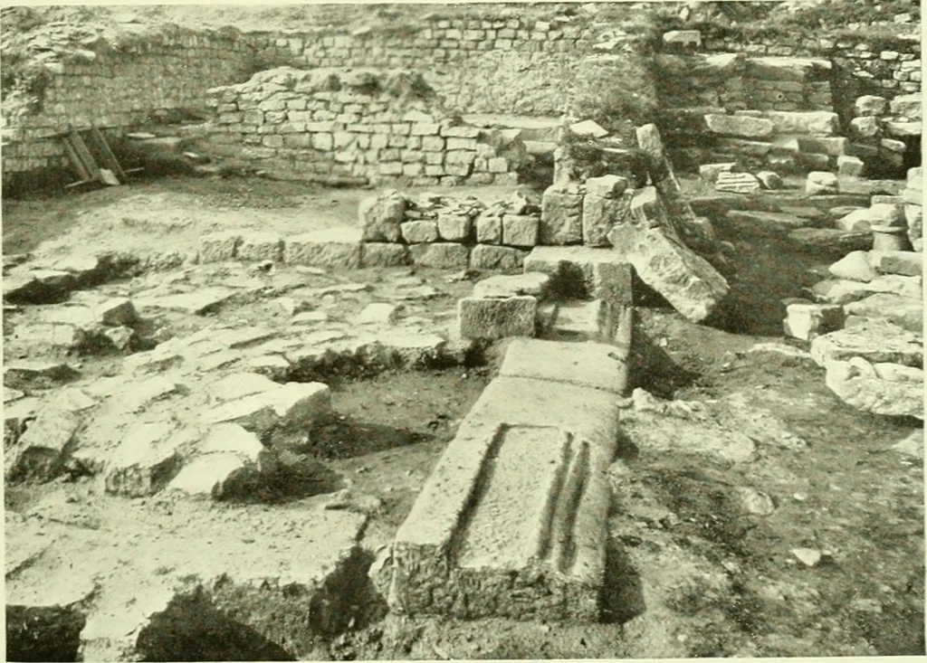 An illustration from Romano-British buildings and earthworks, 1911, leaf 108
