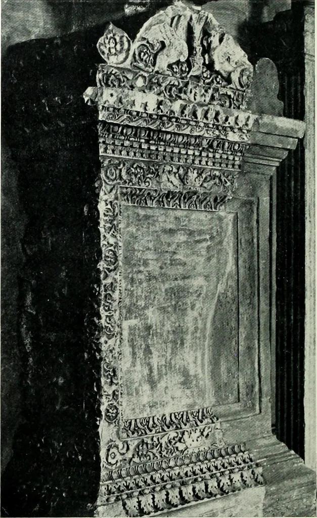 An illustration from Roman sculpture from Augustus to Constantine, 1907, leaf 233