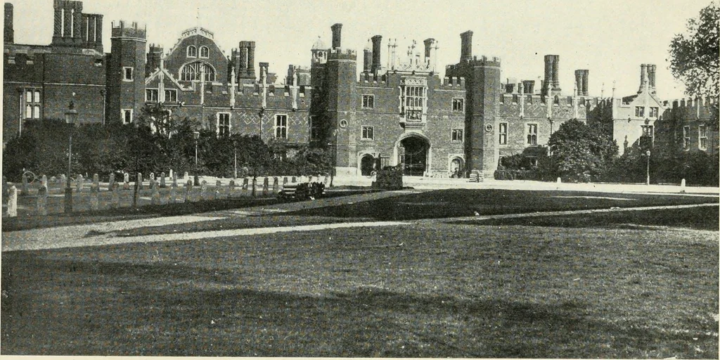 An illustration from Romantic castles and palaces, as seen and described by famous writers;, 1901, leaf 356