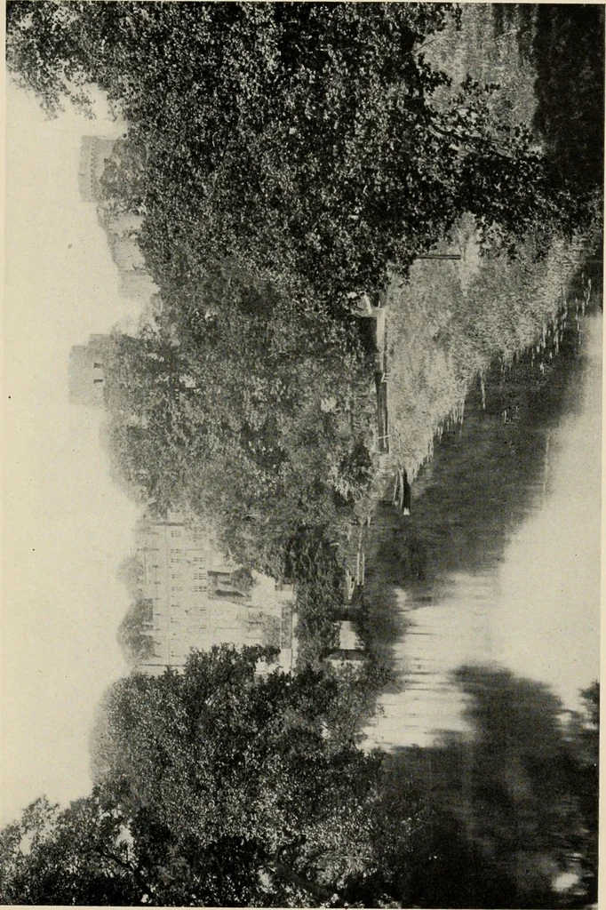 An illustration from Romantic castles and palaces, as seen and described by famous writers;, 1901, leaf 102