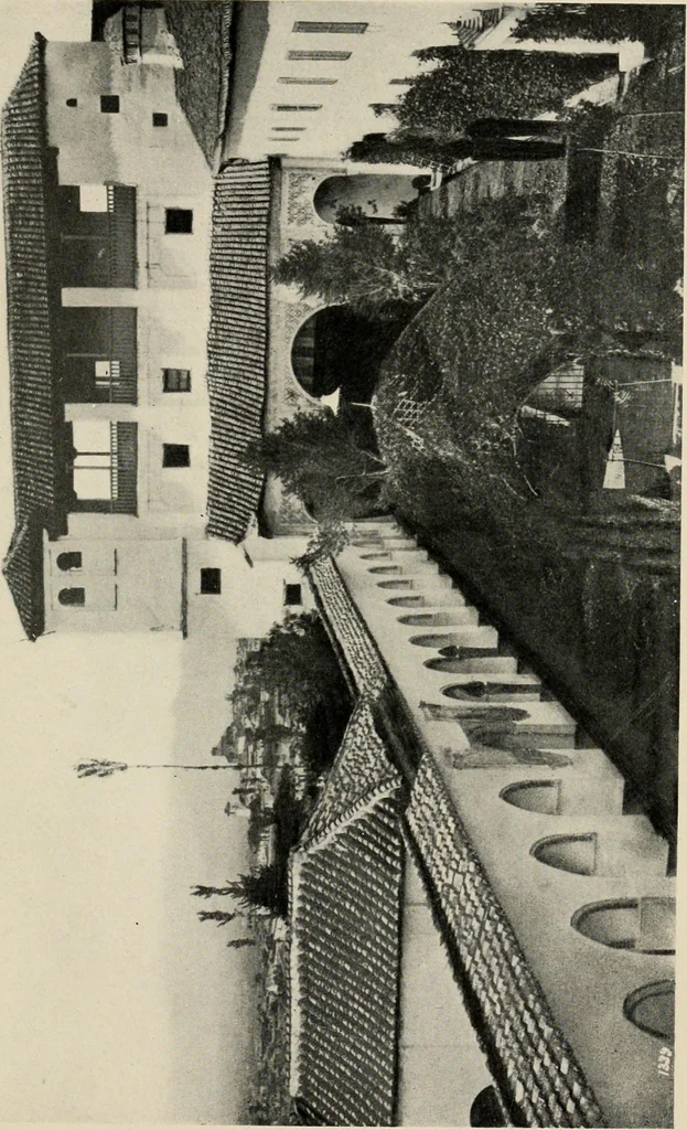 An illustration from Romantic castles and palaces, as seen and described by famous writers;, 1901, leaf 226