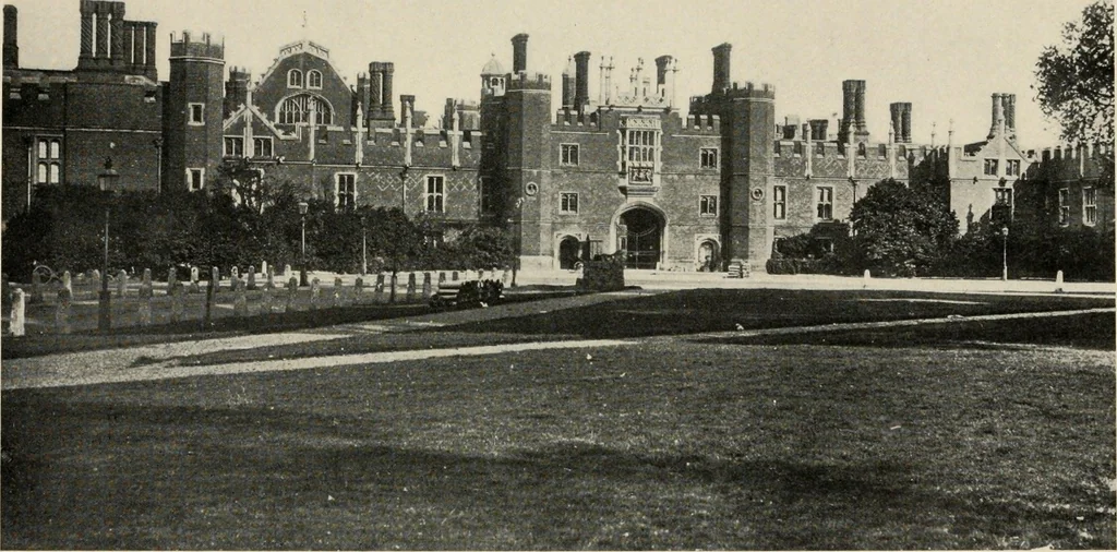 An illustration from Romantic castles and palaces, as seen and described by famous writers;, 1901, leaf 360