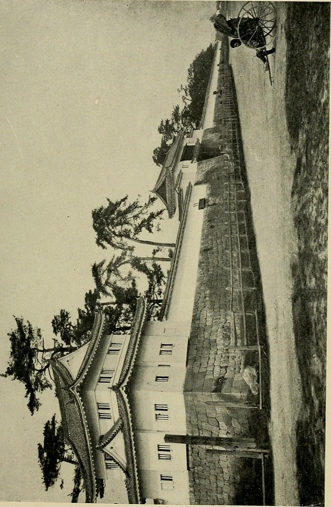 An illustration from Romantic castles and palaces, 1901, leaf 98