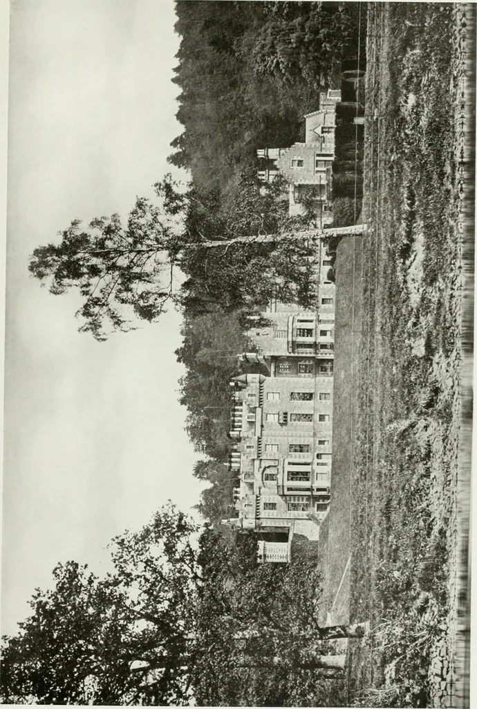 An illustration from The royal palaces, historic castles and stately homes of Great Britain;, 1913, leaf 36