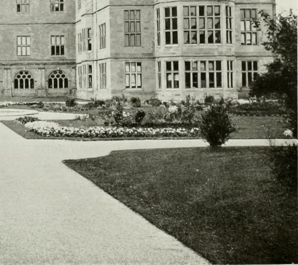 An illustration from The royal palaces, historic castles and stately homes of Great Britain;, 1913, leaf 39