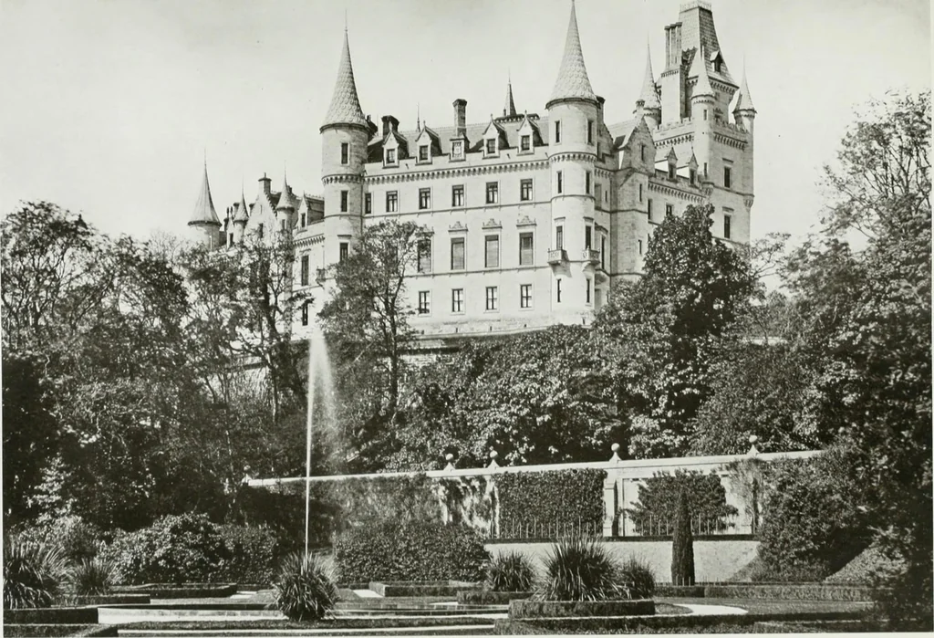 An illustration from The royal palaces, historic castles and stately homes of Great Britain;, 1913, leaf 68
