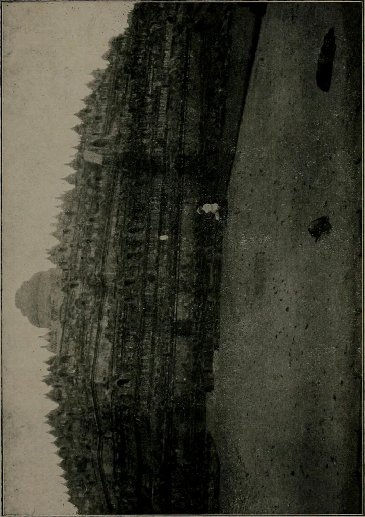 An illustration from Ruins of Buddhistic temples in Pragä valley: Tyandis Barabudur, Mendut and Pawon, 1912, leaf 36