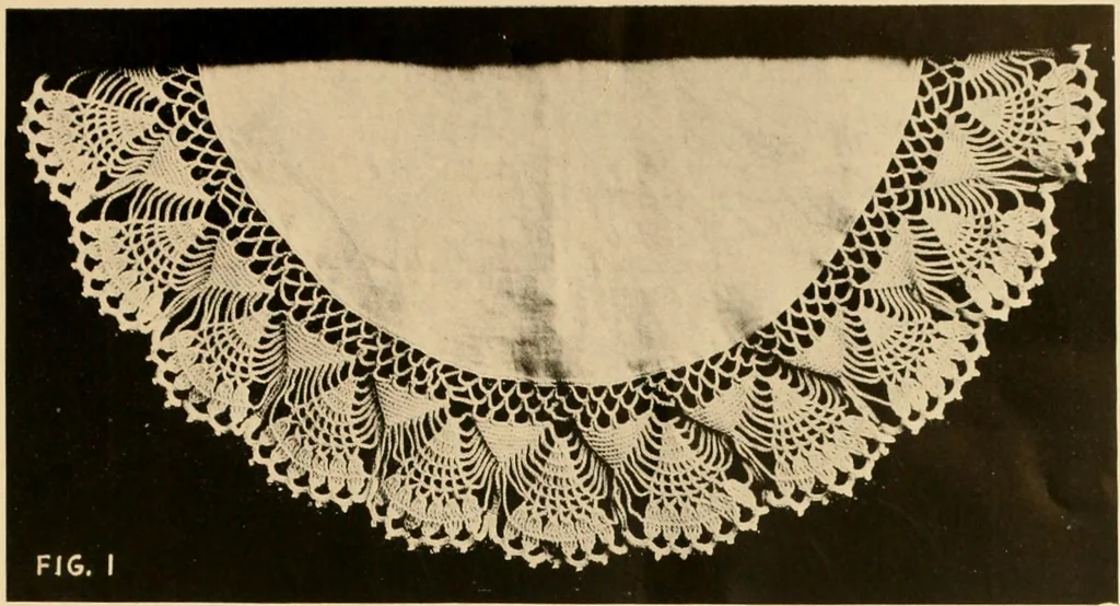An illustration from The Rundall book of edgings, medallions, insertions and tatting, 1915, leaf 4