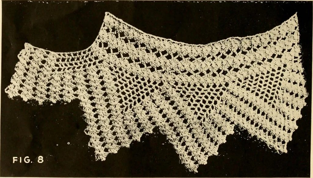 An illustration from The Rundall book of edgings, medallions, insertions and tatting, 1915, leaf 7