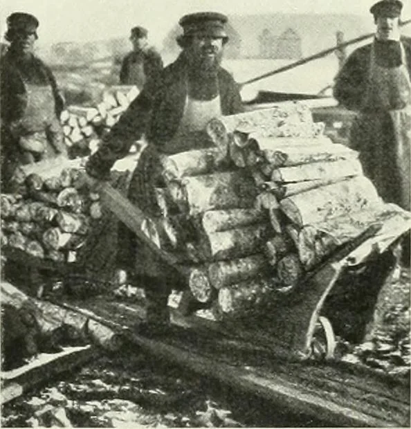 An illustration from Saint-Pétersbourg, 1913, leaf 107