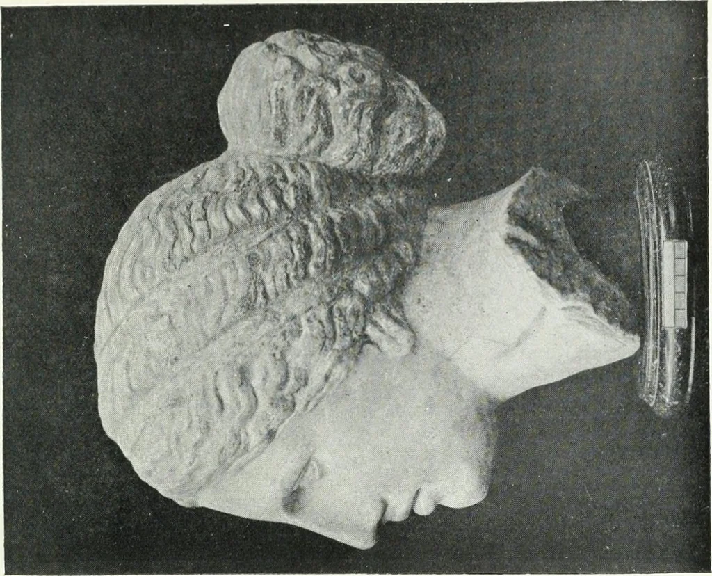 An illustration from Scopas et Praxitèle : la sculpture grecque au IVe siècle jusqu'au temps d'Alexandre, 1907, leaf 136