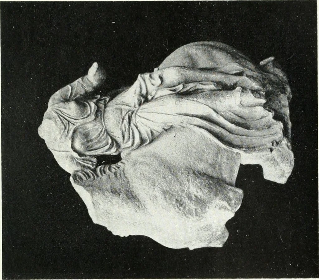 An illustration from Scopas et Praxitèle : la sculpture grecque au IVe siècle jusqu'au temps d'Alexandre, 1907, leaf 142