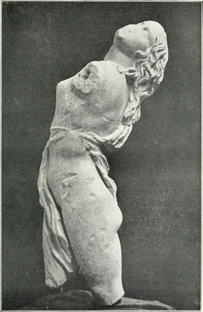 An illustration from Scopas et Praxitèle : la sculpture grecque au IVe siècle jusqu'au temps d'Alexandre, 1907, leaf 44