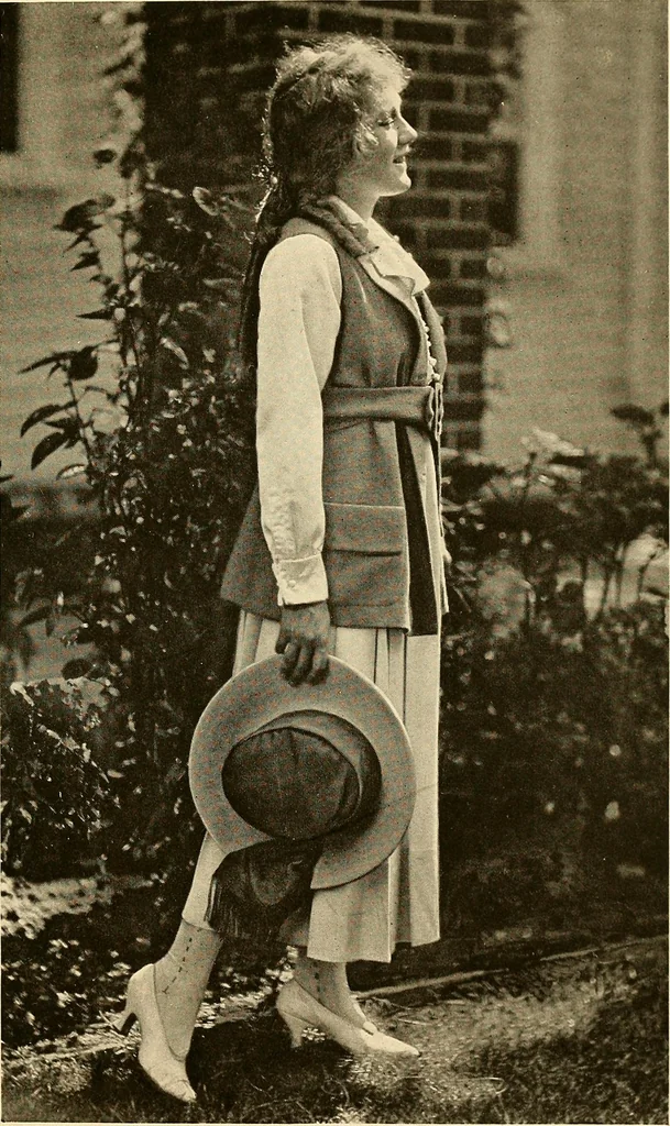 An illustration from The secrets of distinctive dress : harmonious, becoming, and beautiful dress, its value and how to achieve it, 1918, leaf 142