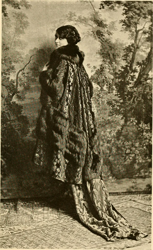 An illustration from The secrets of distinctive dress : harmonious, becoming, and beautiful dress, its value and how to achieve it, 1918, leaf 262