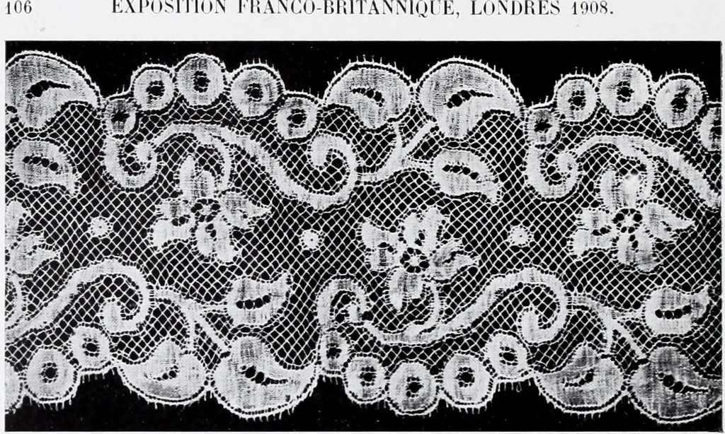 An illustration from Section française (class 84); dentelles, broderies, passementeries et dessins, 1908, leaf 109