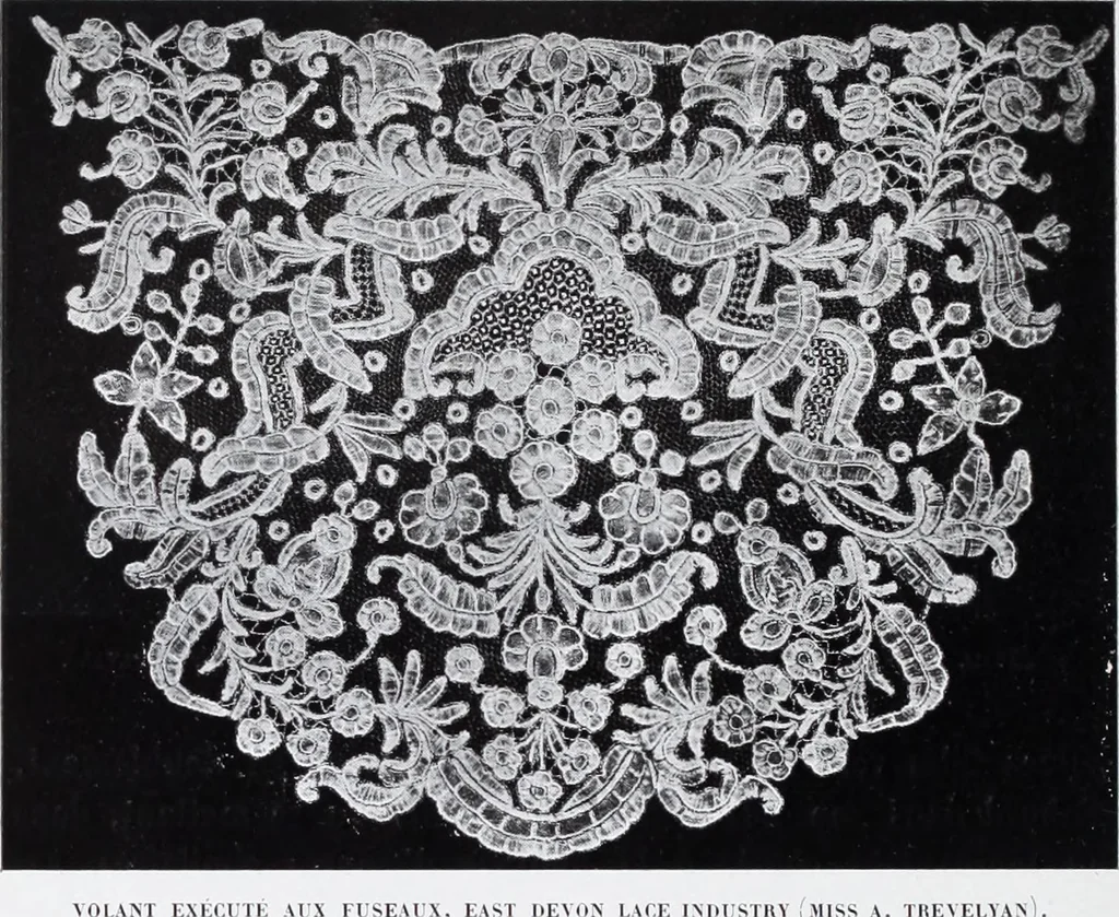An illustration from Section française (class 84); dentelles, broderies, passementeries et dessins, 1908, leaf 153
