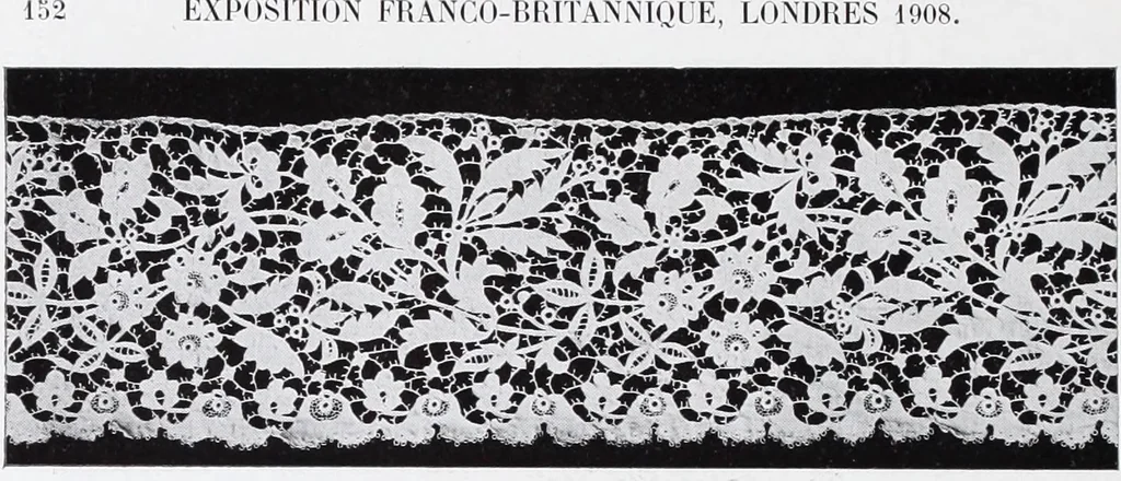 An illustration from Section française (class 84); dentelles, broderies, passementeries et dessins, 1908, leaf 155
