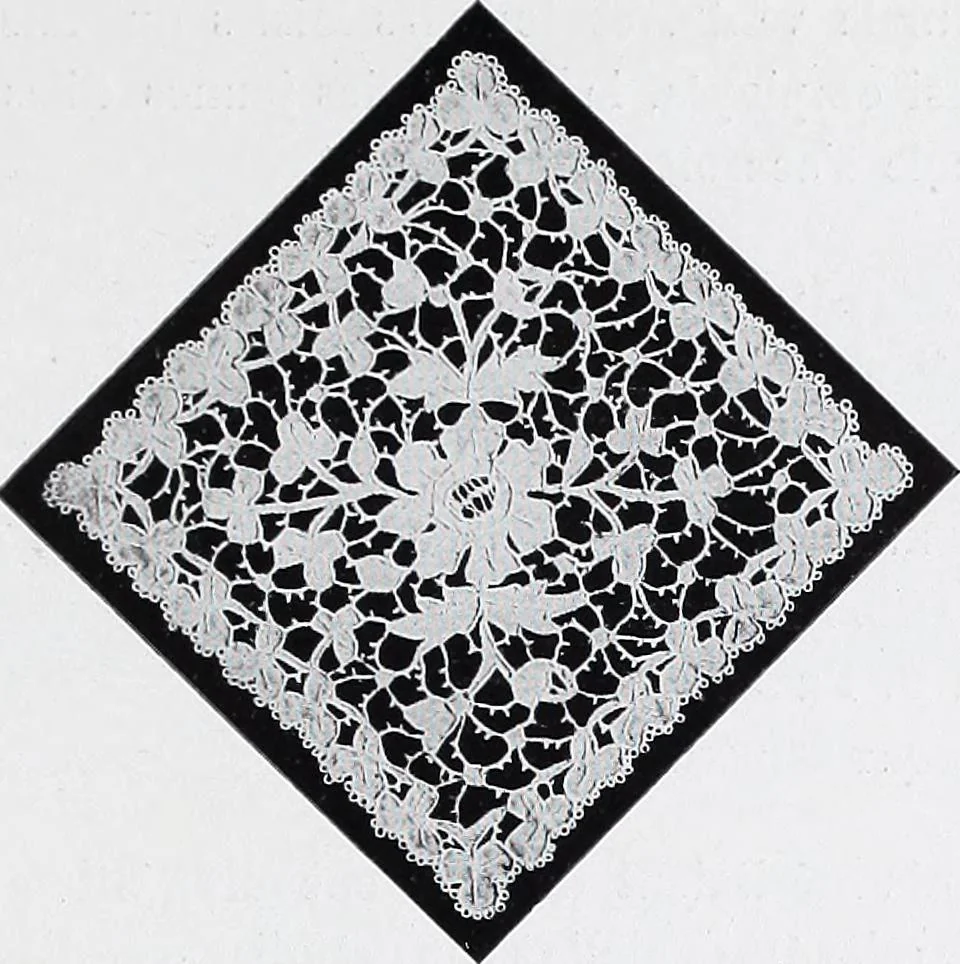 An illustration from Section française (class 84); dentelles, broderies, passementeries et dessins, 1908, leaf 156
