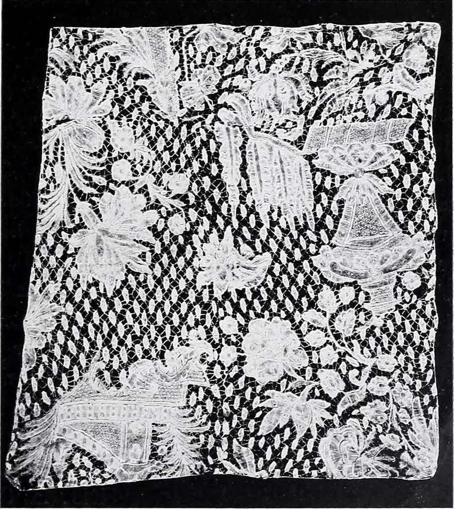 An illustration from Section française (class 84); dentelles, broderies, passementeries et dessins, 1908, leaf 22