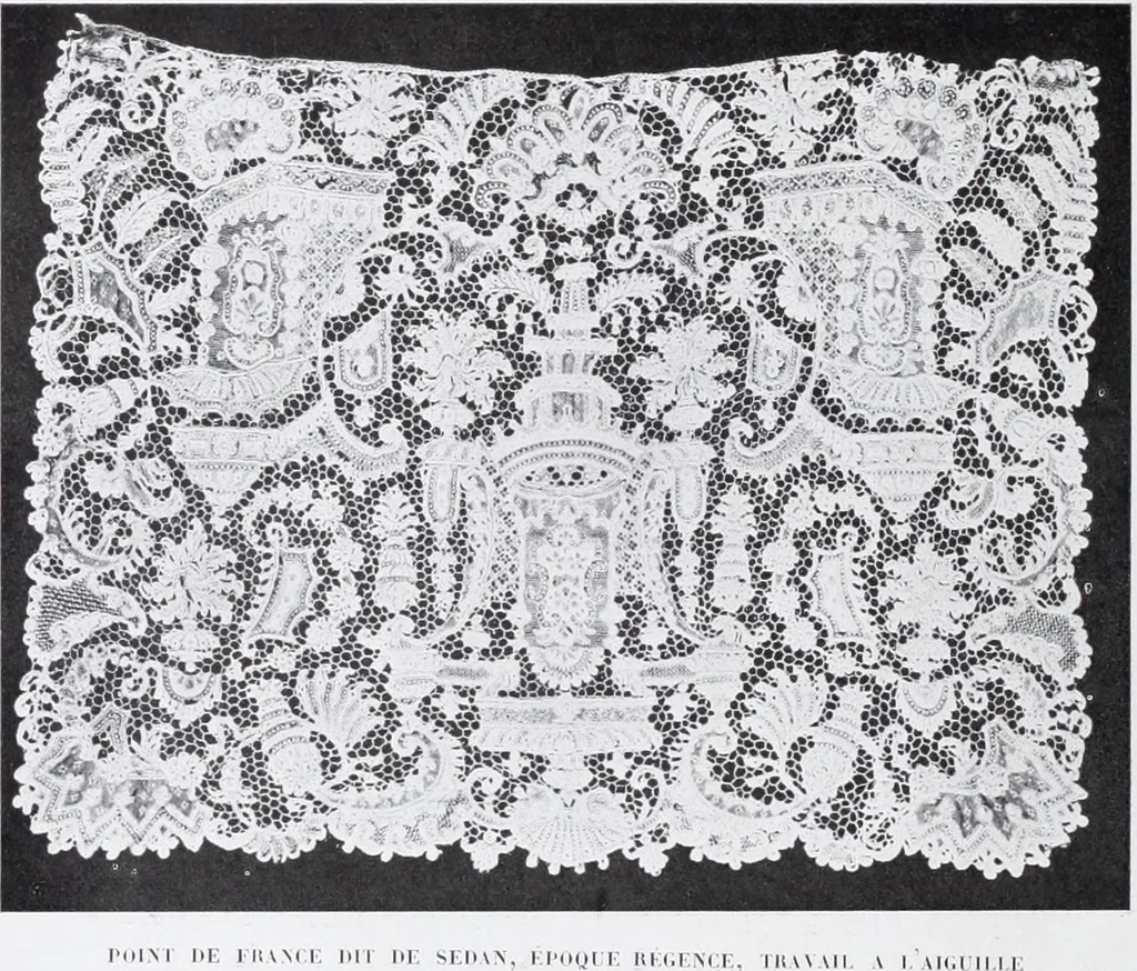 An illustration from Section française (class 84); dentelles, broderies, passementeries et dessins, 1908, leaf 27